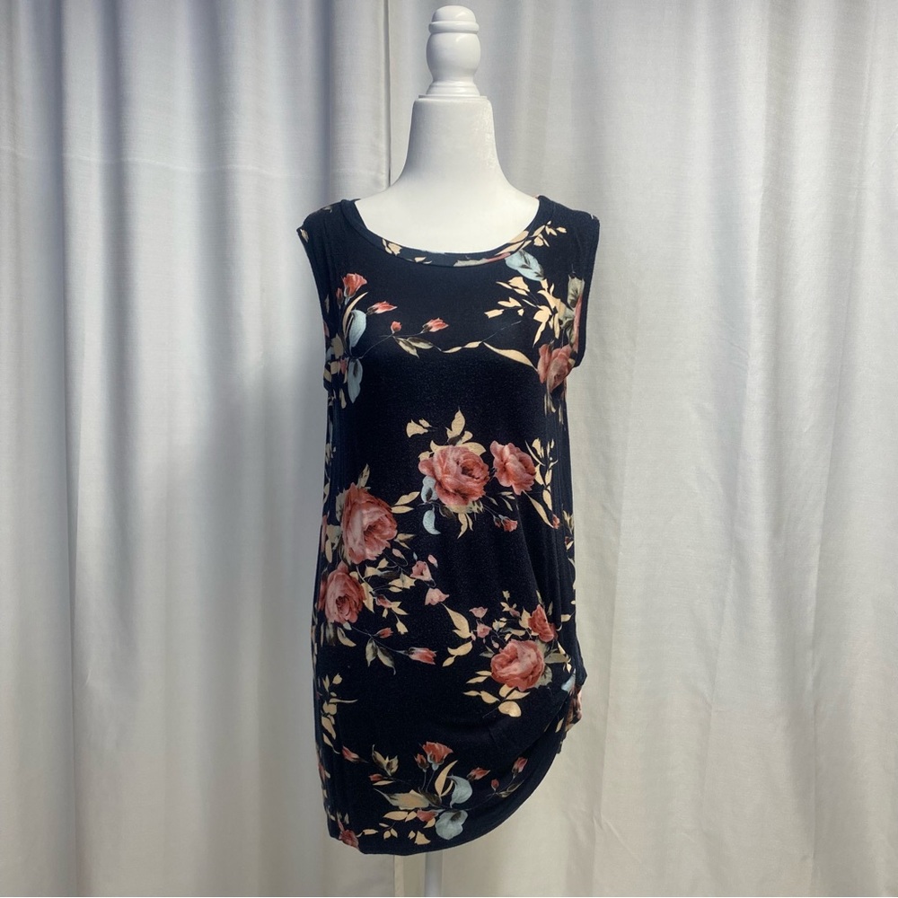 Brenda’s Navy Blue floral tank top Size small